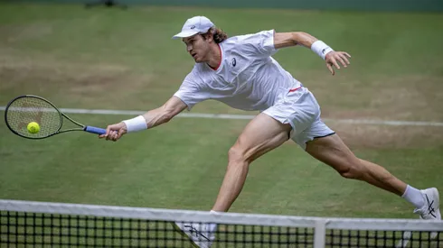 Nicolás Jarry se mide ante Jason Kubler en Wimbledon.
