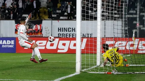 Pato Yáñez repasa al cuerpo arbitral y a Tobar tras el autogol no cobrado.