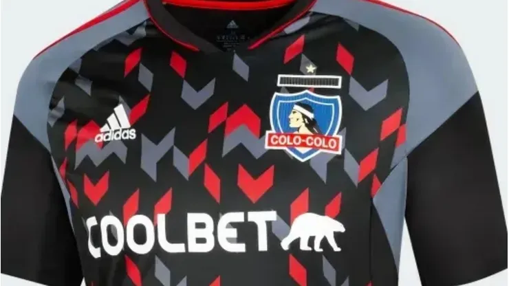 ¿Pulgar para abajo? Hinchas de Colo Colo reaccionan a la nueva camiseta.