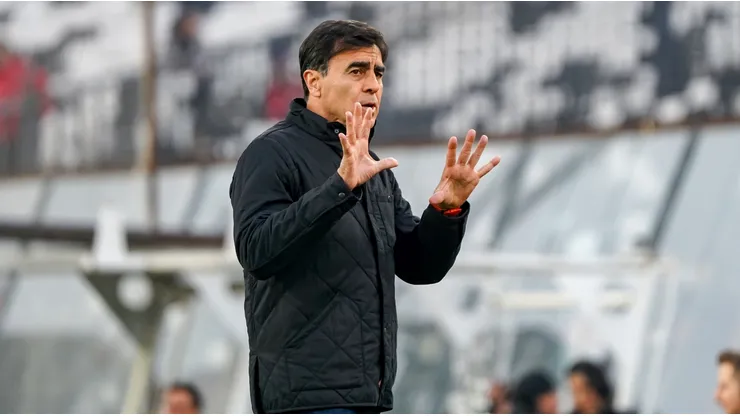 Histórico delantero de Colo Colo no cree en las intenciones de Gustavo Quinteros.