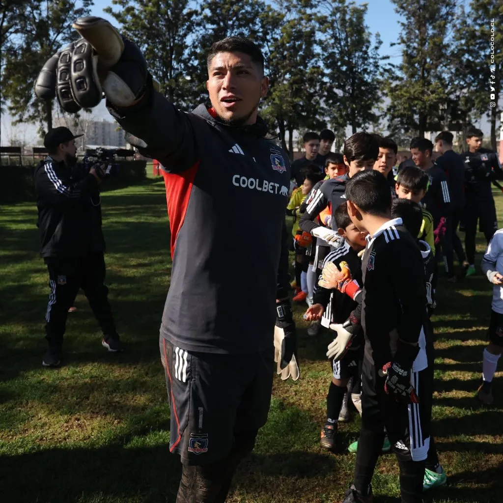 Brayan Cortés en la clínica de arqueros de Colo Colo. Crédito: Colo Colo