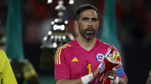 Claudio Bravo responde por su ausencia en la Roja.