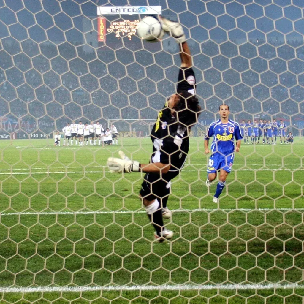 La gran atajada de Claudio Bravo