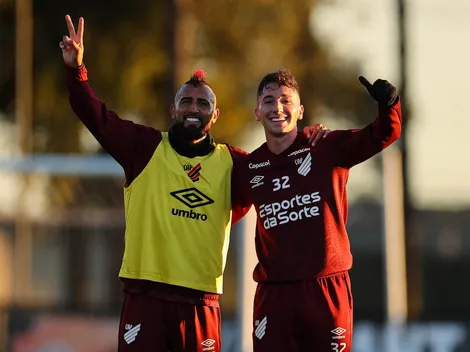 Vidal la descose explicando presente de Arriagada en el Paranaense