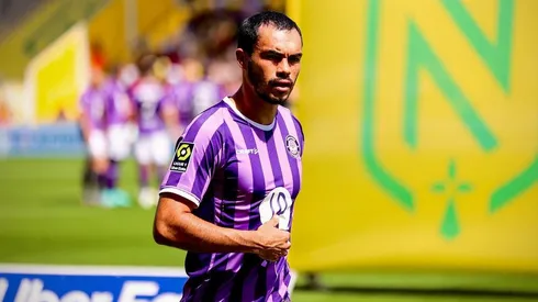 Gabriel Suazo es titular en caída del Toulouse