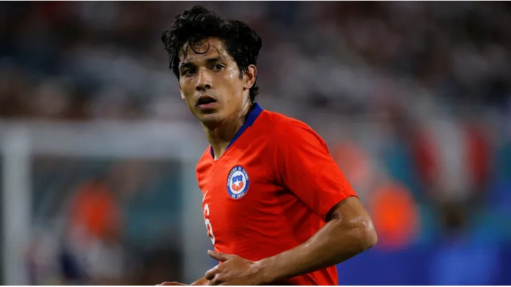 La selección chilena complica a Matías Fernández.