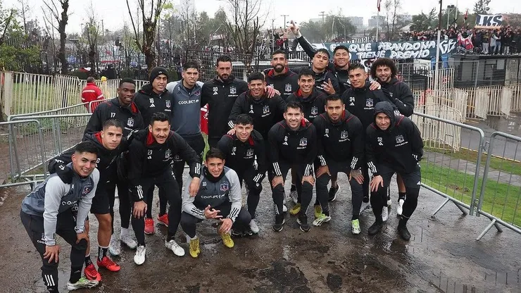 ¡Tremendo arengazo! Hinchas le dan el último aliento a Colo Colo antes de la final ante UC.