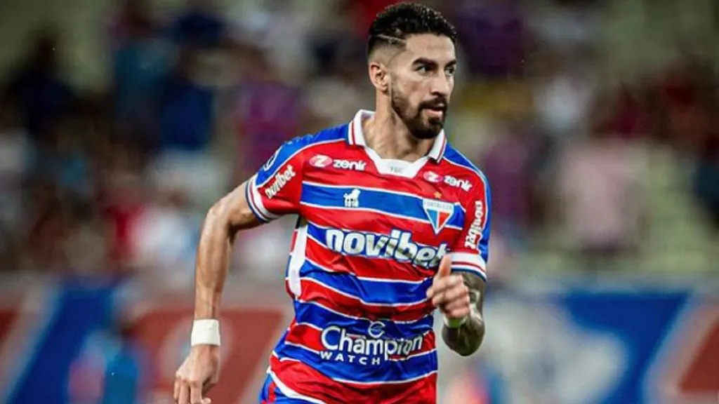 Juan Martín Lucero con la camiseta de Fortaleza.