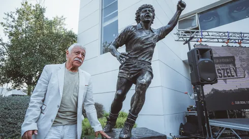 Carlos Caszely expresó lo que siente al ver su estatua.