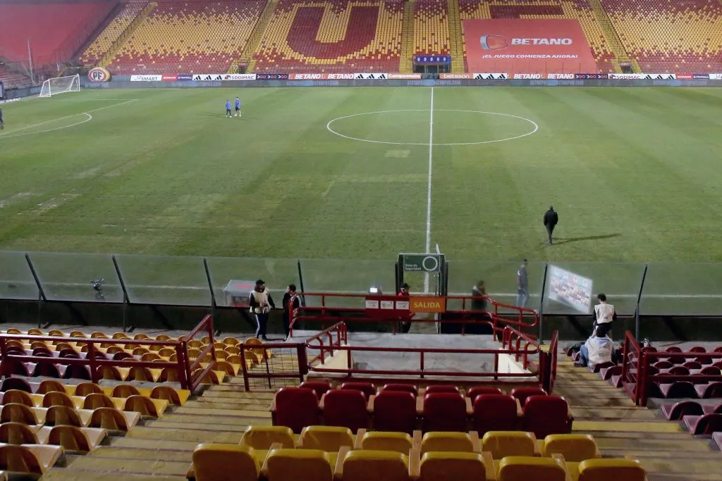 Así estaba la cancha del Santa Laura en la previa del U. de Chile vs Curicó Unido. ¿Aguantará? Créditos: Photosport.