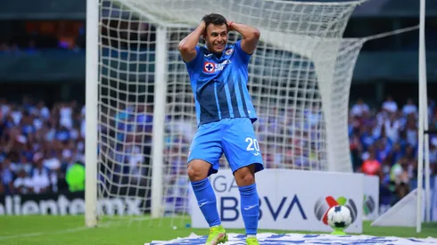 Morales no da su brazo a torcer para convencer al DT de Cruz Azul.