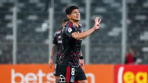 Esteban Pavez renueva contrato con Colo Colo.