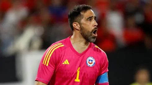 Valdivia le marca la cancha a Berizzo por ausencia de Bravo.