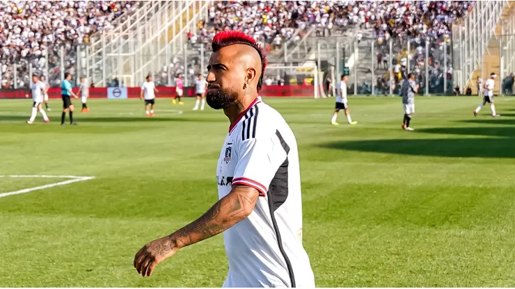 Arturo Vidal y Colo Colo se acercan sigilosamente.