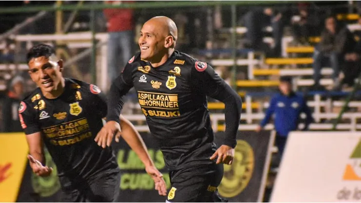 Golazo de Suazo en empate de San Luis en la Primera B.