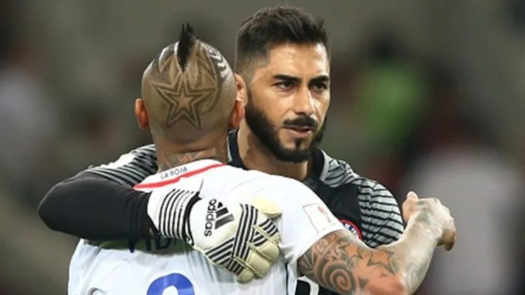 Arturo Vidal y Johnny Herrera en la Roja. Crédito: Archivo.