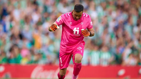 Bravo le quiere dar buenas noticias al Betis y a la Roja.