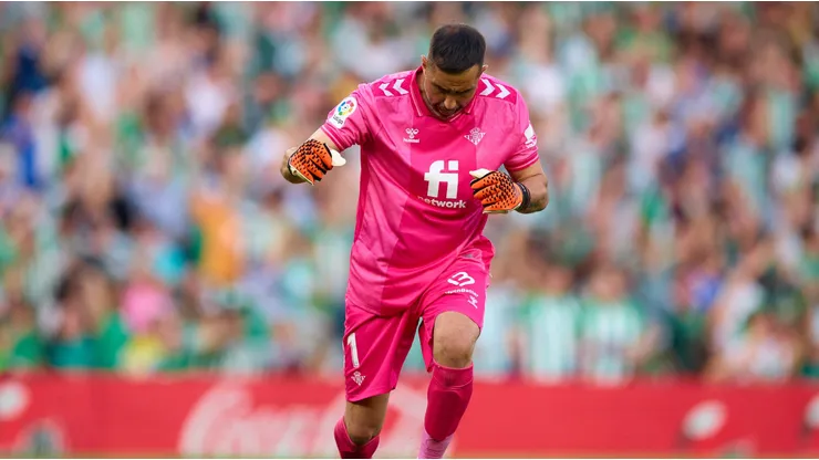 Bravo le quiere dar buenas noticias al Betis y a la Roja.