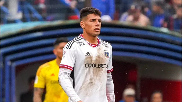 Arturo Vidal se rinde ante Alan Saldivia en Colo Colo.