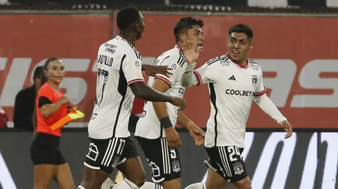 Jordhy Thompson y Damián Pizarro en Colo Colo. Crédito: Photosport