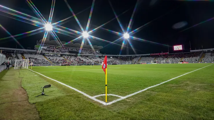 Preocupante: Así quedó la cancha del Estadio Monumental tras el partido de la Roja.