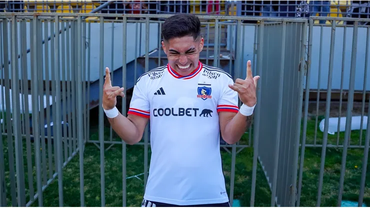 Jordhy Thompson celebra en Colo Colo.