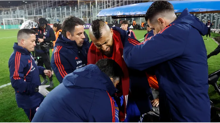 Arturo Vidal estará fuera de las canchas por un largo tiempo.