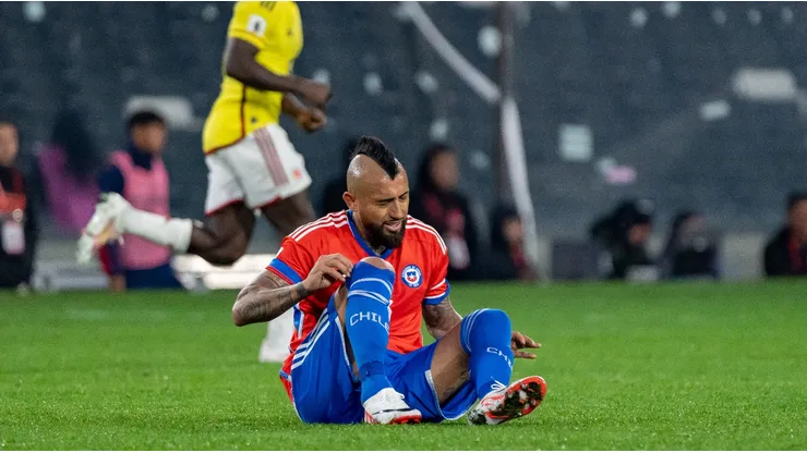 Cóndor Rojas carga contra Eduardo Berizzo por lesión de Arturo Vidal.
