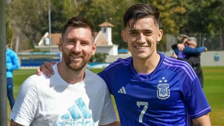 Pablo Solari comparte notable foto junto a Leo Messi