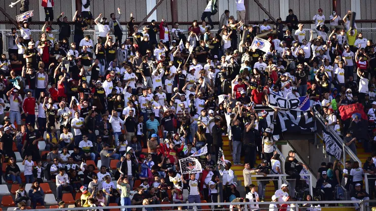 Hinchas de Colo Colo en Calama. Crédito: Photosport