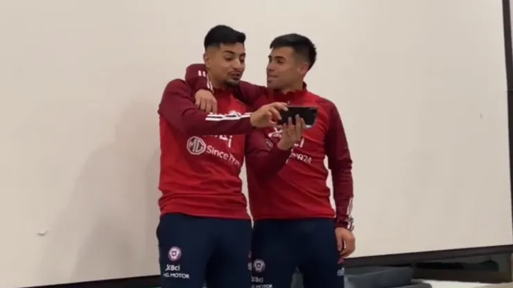 Alarcón se somete al bautizo de la Roja y la descose con Aravena.