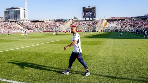 Vidal recuerda a compañero de Colo Colo perjudicado por estatura.