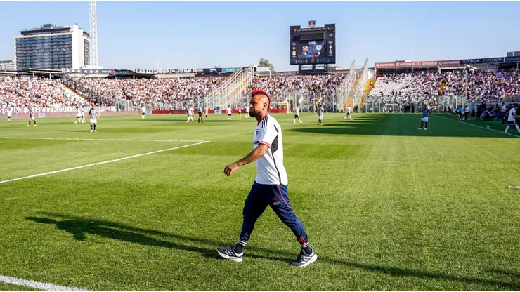 Vidal recuerda a compañero de Colo Colo perjudicado por estatura.