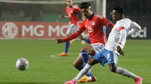 Williams Alarcón sumó su primer triunfo con Huracán en Argentina.