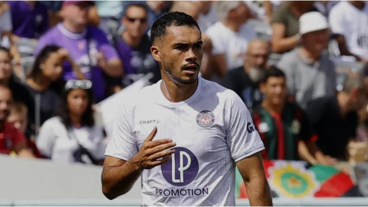 Suazo brilla con impresionante asistencia en empate del Toulouse.