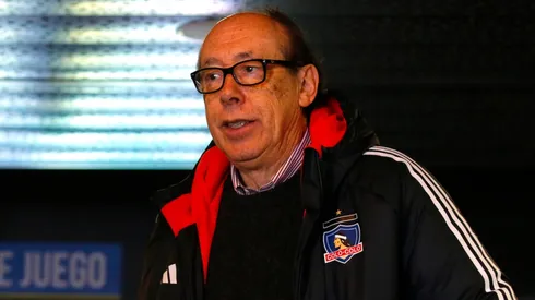 Marcelo Barticciotto carga nuevamente contra Alfredo Stöhwing.