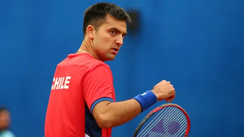 SANTIAGO, CHILE – OCT 28: Tomas Barrios de Chile devuelve la bola a Thiago Monteiro de Brasil durante los singles masculino semifinales de los Juegos Panamericanos Santiago 2023 el 28 de octubre en Santiago, Chile./ Tomas Barrios of Chile returns the ball to Thiago Monteiro during the men's singles semifinals at the Santiago 2023 Pan American Games on October 28 in Santiago, Chile. (Foto de Alex Diaz/Santiago 2023 vía Photosport)