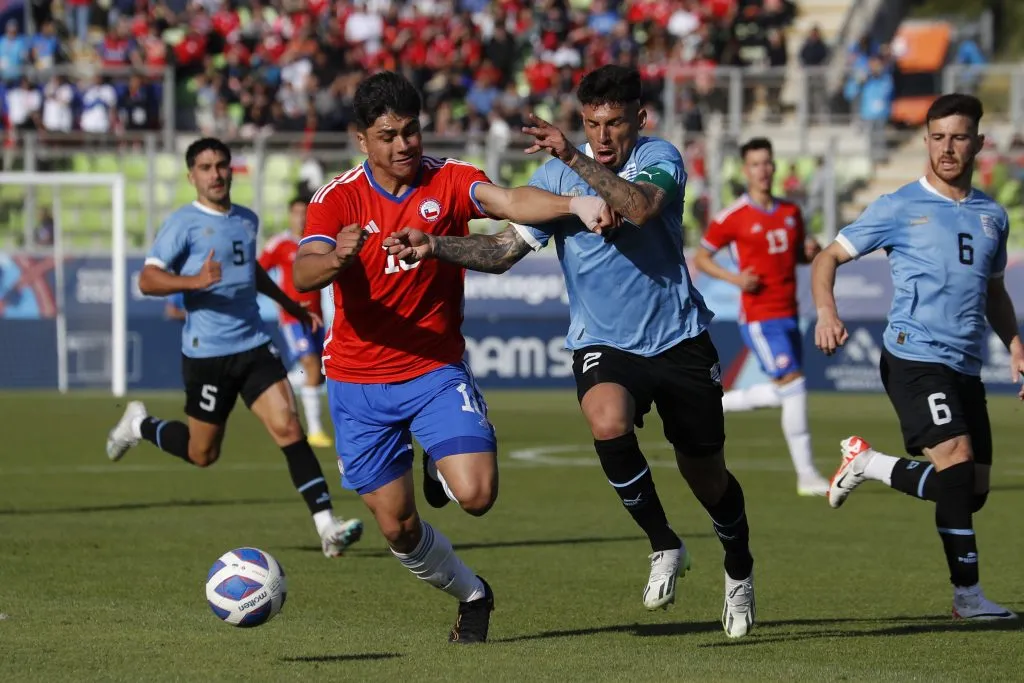 Damián Pizarro en la Selección Chilena frente a Uruguay en Santiago 2023. (Foto: Raúl Zamora/Santiago 2023 vía Photosport)