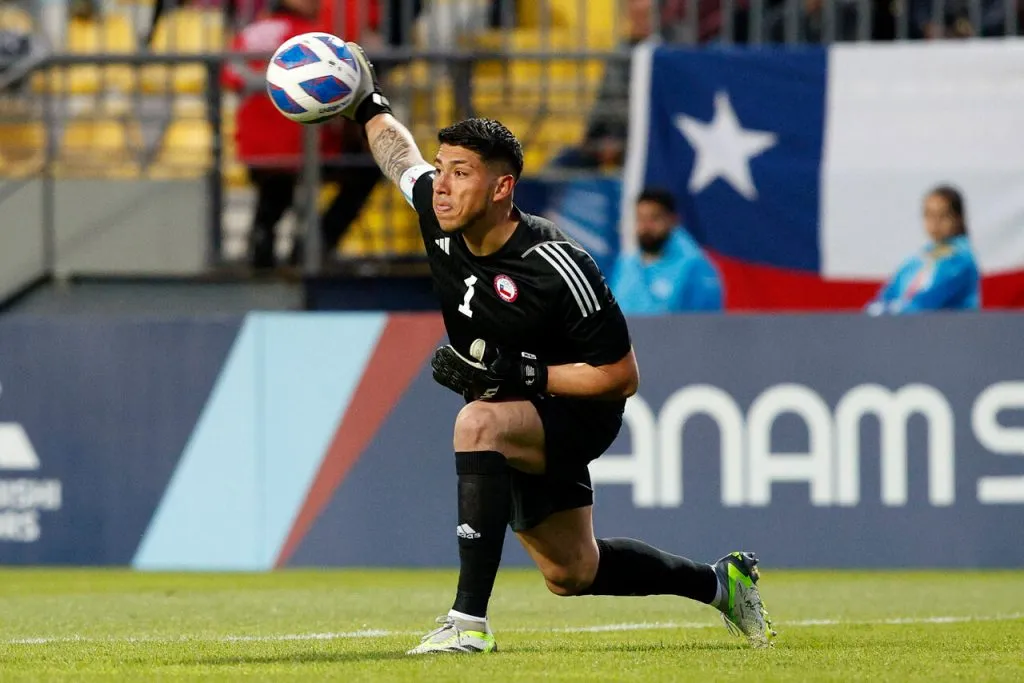 Brayan Cortés es una de las figuras de este Chile Sub 23. Fuente: Martín Thomas/Santiago 2023 vía Photosport