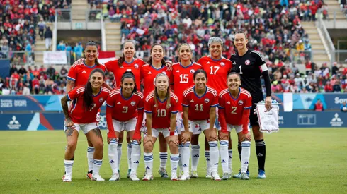 Las guerreras en la formación de Chile Femenino vs México.