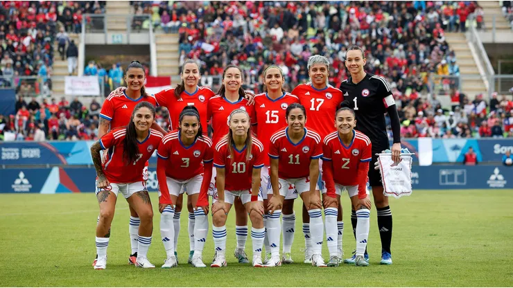 Las guerreras en la formación de Chile Femenino vs México.
