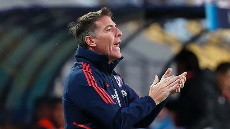 La sorprendente defensa de Pablo Milad a Eduardo Berizzo tras pifias en Santiago 2023.
