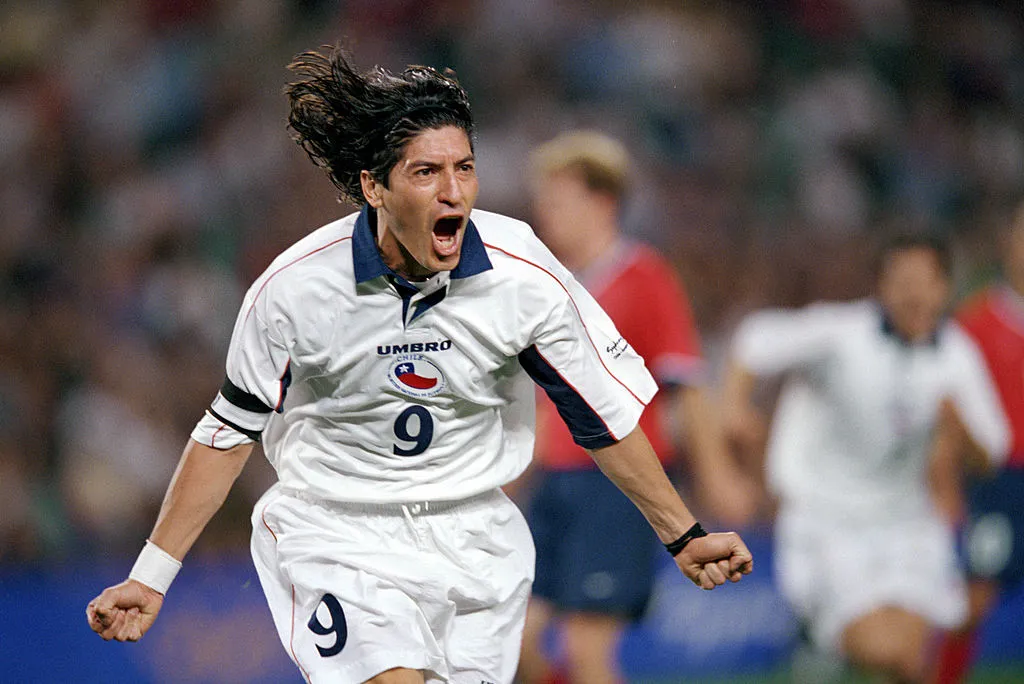 Iván Zamorano obtuvo el bronce con Chile en los JJ.OO de Sídney. Fuente: Clive Brunskill/Getty Images)