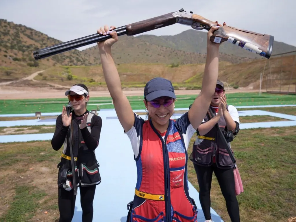 Francisca Crovetto se luce en el Tiro Skeet y le da el primer oro a Chile en Santiago 2023.