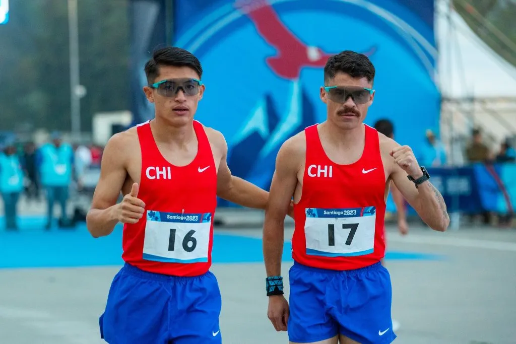 Hugo Catrileo se quedó con una histórica medalla de plata en la maratón masculina.