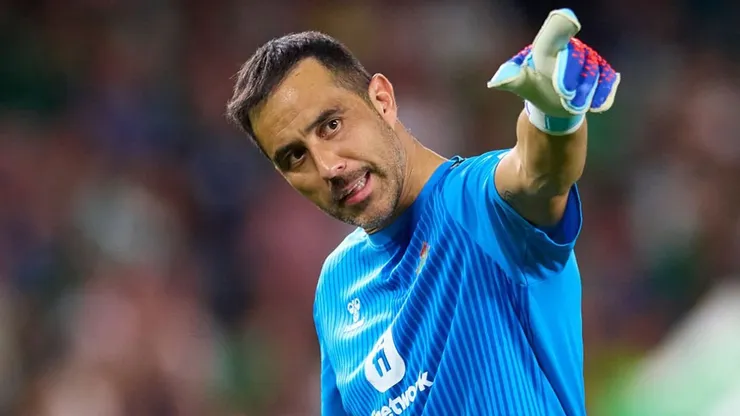 Claudio Bravo en el arco del Betis. Crédito: Betis.