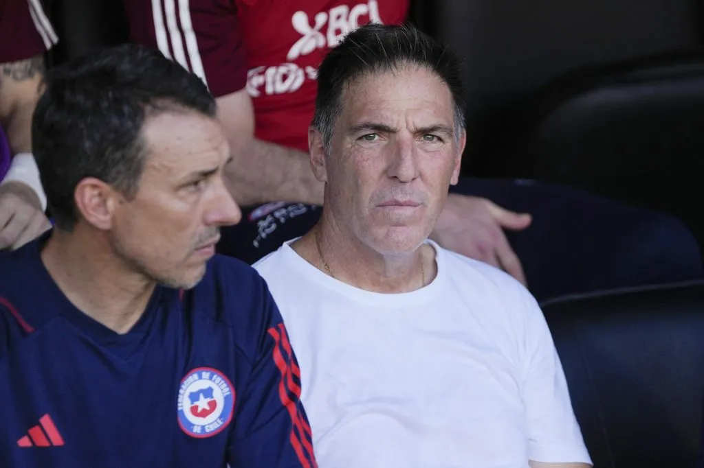 Eduardo Berizzo en el banco de la Selección Chilena. (Foto: Photosport)