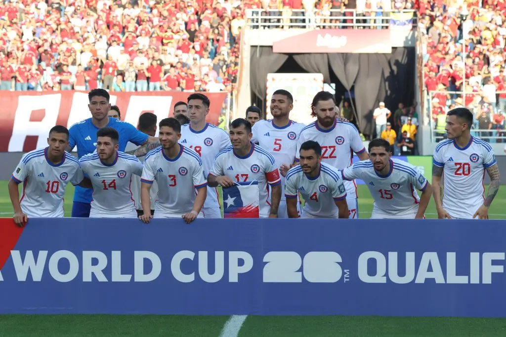 Formación de la Selección Chilena vs Venezuela. (Foto: Getty Images)