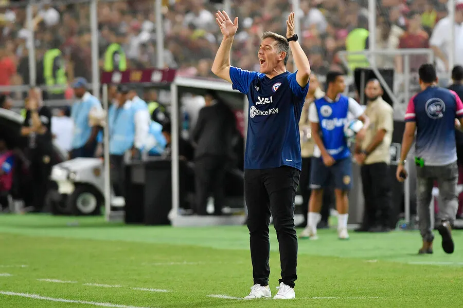 Eduardo Berizzo, por el momento, seguirá siendo el entrenador de Chile. | Foto: Matías Delacroix / Photosport