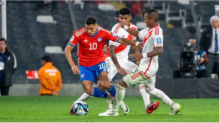Exigen cambio de posición de Alexis en La Roja.